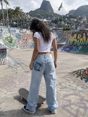 Vintage DC Shoes Jeans – Light Wash Distressed Denim – Waist 32